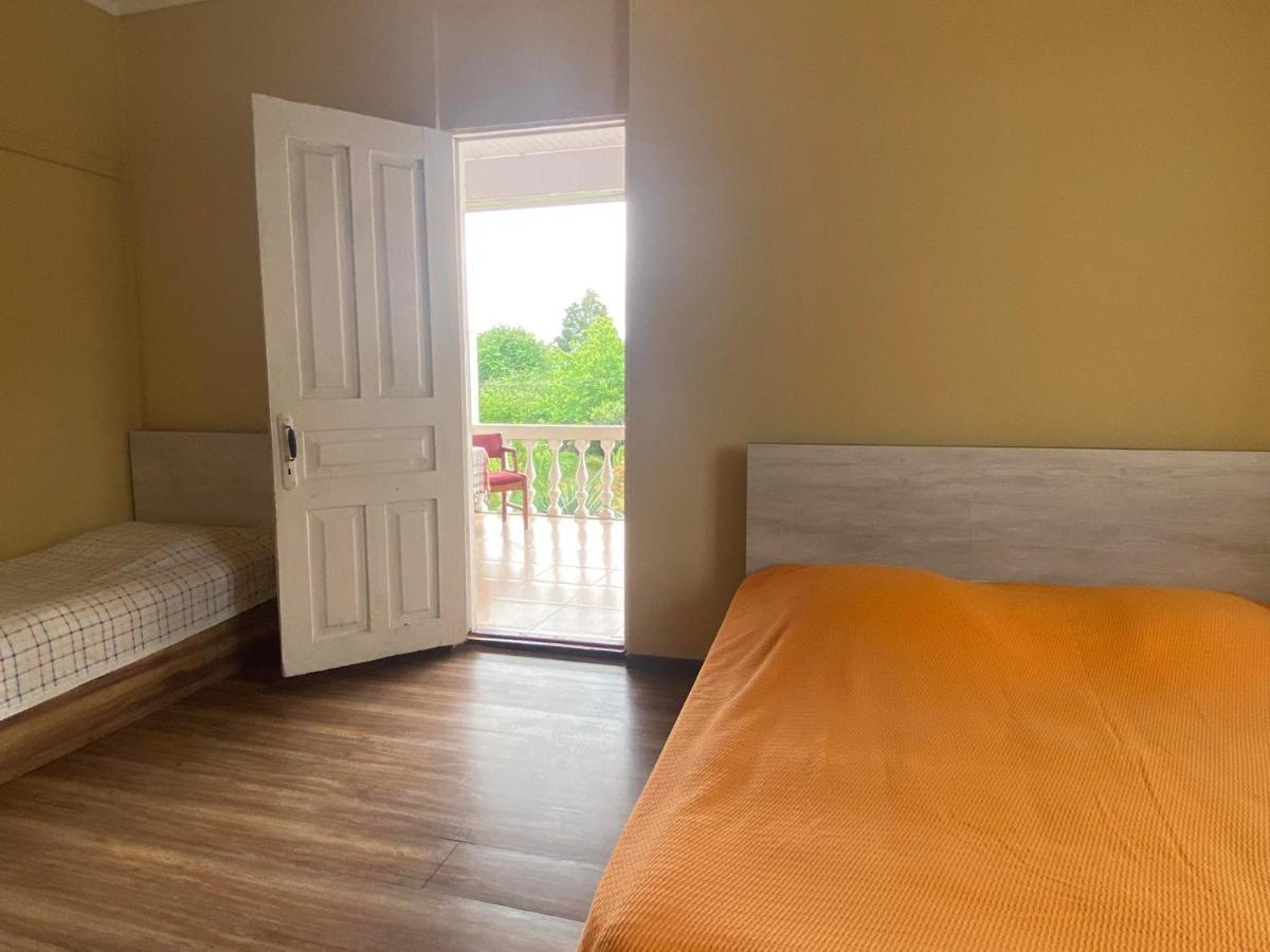 Natia Guest House Кобулети Екстериор снимка