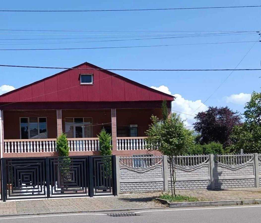 Natia Guest House Кобулети Екстериор снимка